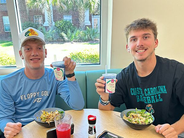Coastal Carolina U students with their fizz drinks